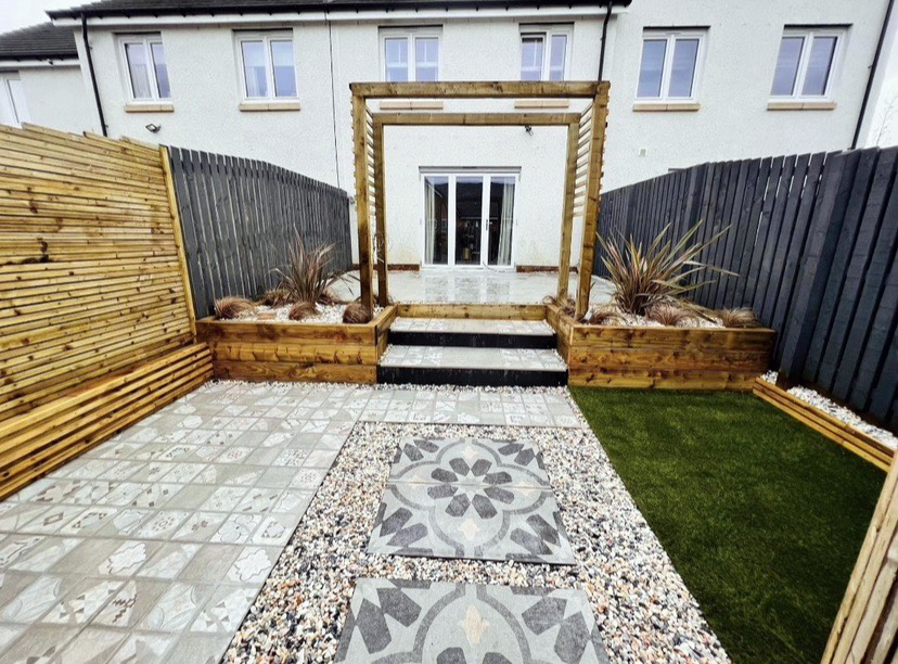 Patterned porcelain patio with a timber arch and gravel detailing